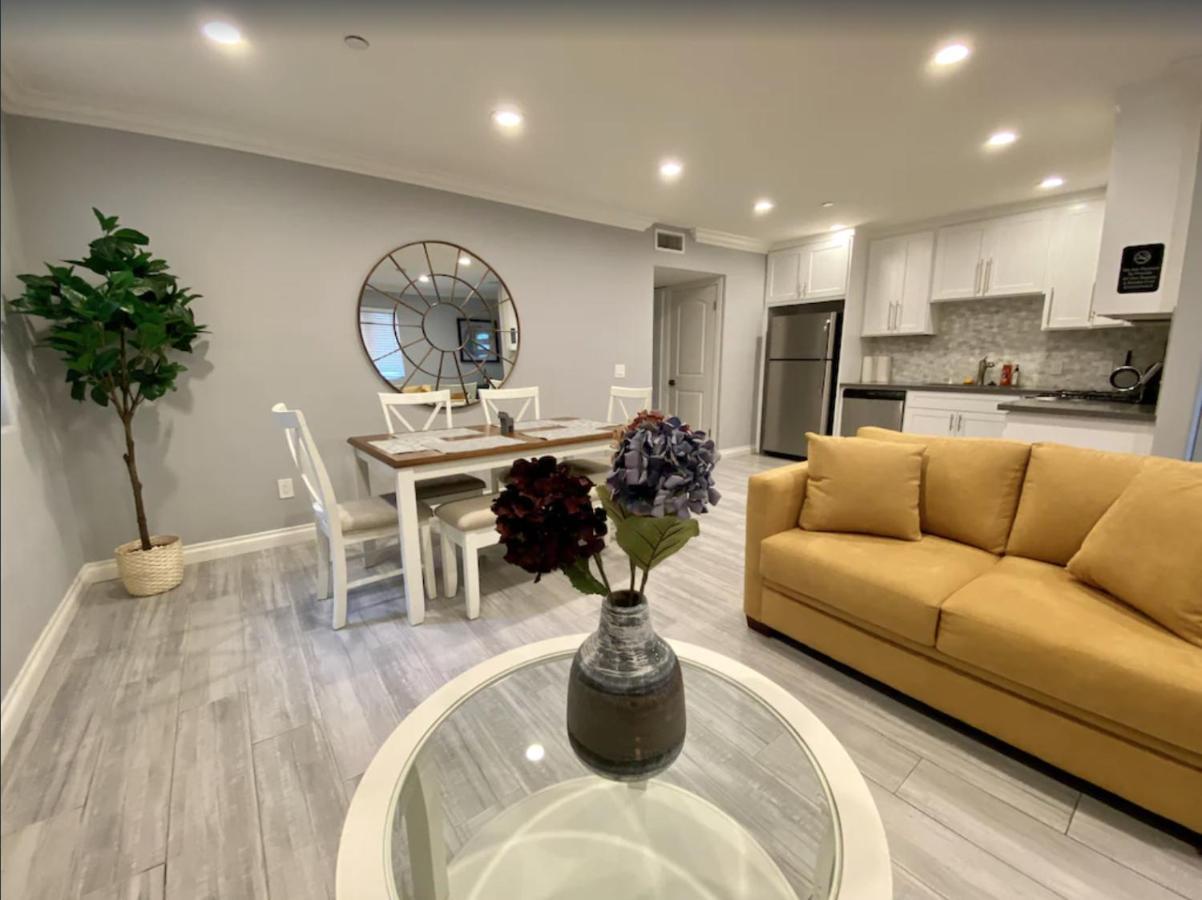Stylish Hollywood Townhouse - Ideal Location ロサンゼルス エクステリア 写真