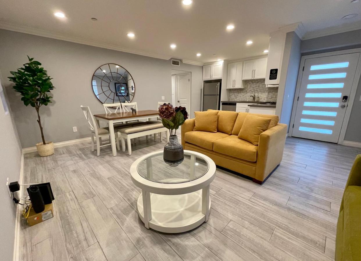 Stylish Hollywood Townhouse - Ideal Location ロサンゼルス エクステリア 写真