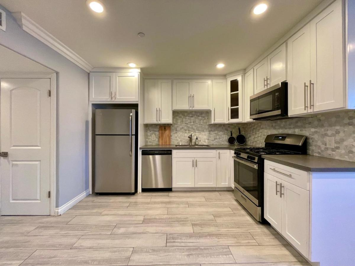 Stylish Hollywood Townhouse - Ideal Location ロサンゼルス エクステリア 写真